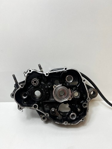 Carter gauche moteur - carter,