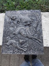 ancien TABLEAU scène  de chasse  signé  EN RÉSINE MOULÉE EN RELIEF 42 cm x 37cm