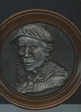 LOT  2 ASSIETTES TETES PAYS