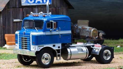 Miniature camion auto - auto, 1:43
