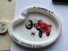 Cendrier publicitaire Tracteurmc cormick harvester LOURIOU corbeil vintage