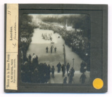 Plaque verre diapositive LOURDES La Procession - Projections type MOLTENI 