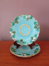 2 Assiettes en barbotine