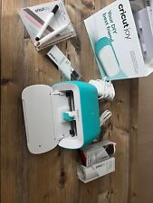 Découpeuse vinyl Cricut Joy avec accessoires.