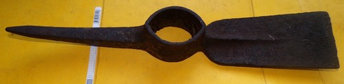 Outil pioche avec - :, marquage