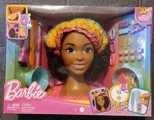 Barbie.TÊTE DE STYLISME a coiffer.ARC-EN-CIEL FLUO CHEVEUX BOUCLÉS