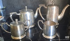 BEL ENSEMBLE  CAFETIERE  THEIERE  POT A LAIT ET SUCRIER METAL ARGENTE