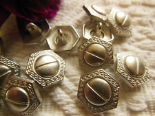 Lot  12 boutons en métal