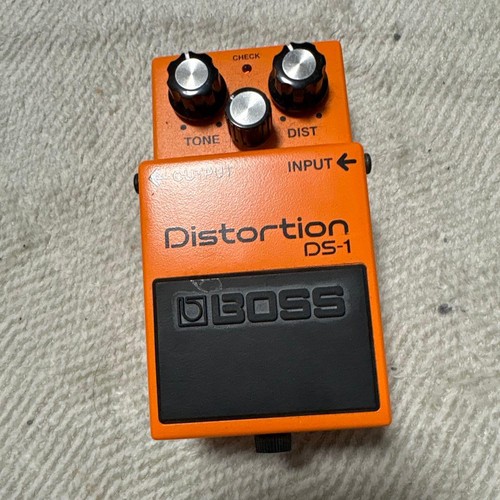 Boss distortion guitar - ds-1,