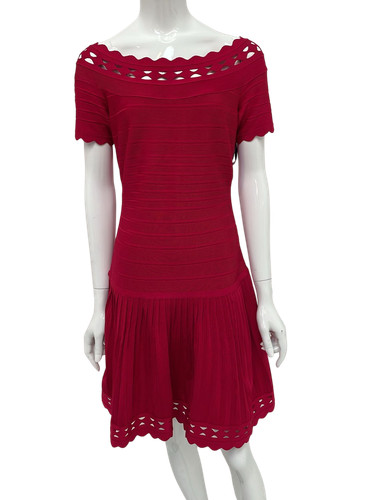 Mini robe moulante épaules