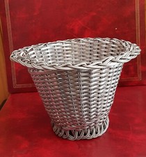 Corbeille en fil de fer tressé