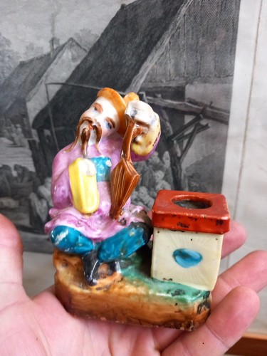 Ceramic inkwell pen holder