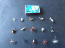 15 véritables mouches de pêche a la truite, fabrication artisanale a l'ancienne.