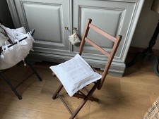 Ancienne Petite Chaise Pliable En Bois Patiné Et Ciré Avec Coussin Monogramme MM