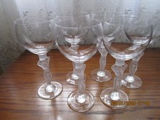 6 VERRES A VIN  PIEDS REPRESENTANT LE CORP D'UNE FEMME CRISTALLERIE DE BAYEL