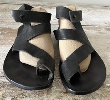 Cydwoq  size 37 7 Sandals