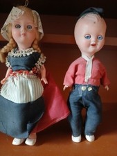 Couple de poupons provençaux anciens en habits traditionnels