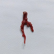 Branche de corail rouge pierre