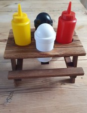 Petite Table Pique Nique En Bois Originale  Avec Contenants Pour Condiments 