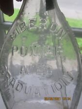 ANCIEN  BIBERON POMPE A VIS EN VERRE , GRADUE , XIXème  ,MONCHOVAUT 