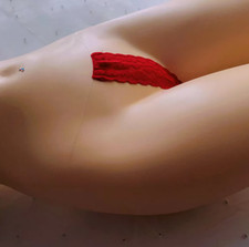 Micro string rouge minimaliste