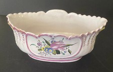 Jardiniere en faience, signée