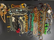 37 colliers  vintage en perle