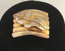 BROCHE "TONNEAU FEUILLE"/