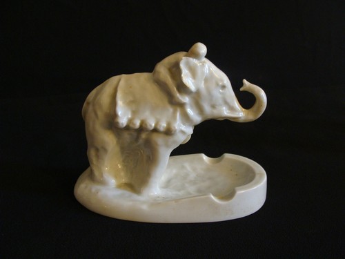 Cendrier ancien éléphant