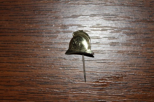 Ancienne épinglette casque - ancienne,