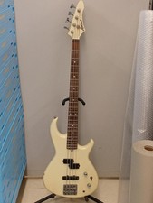 Guitare basse électrique