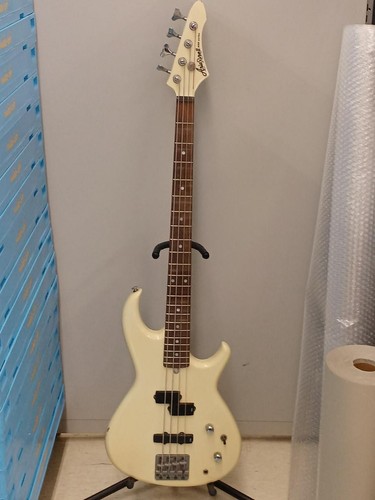 Guitare basse électrique