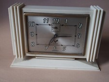 art deco /reveil blangy/bakelite blanc /voir la description 