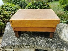 Tabouret bas réctangulaire