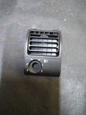  Grille de ventilation avant