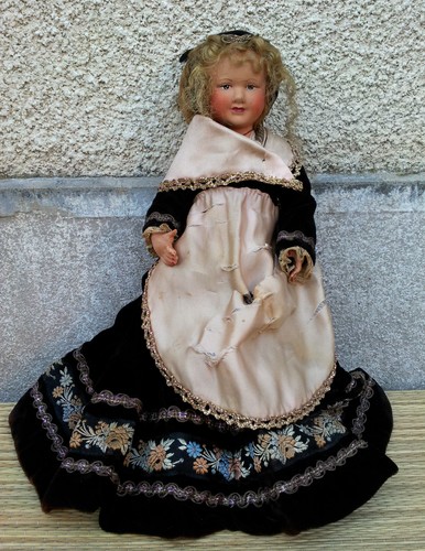 Ancienne petite poupée