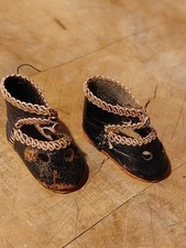 chaussues poupée ancienne