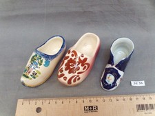 3 anciens sabots et chaussure en faïence et porcelaine  (DE36)