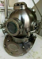 Casque de plongée ancien en