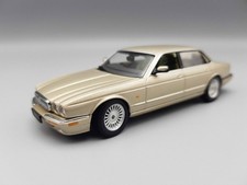 1/43 Autoart Jaguar XJ8 ( Gold) - 53573