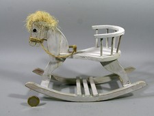 PETIT CHEVAL A BASCULE EN BOIS