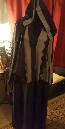 Dubai abaya