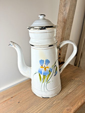 Cafetière ancienne en tôle