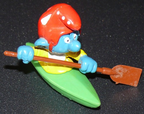 Figurine schtroumpf sur kayak - schtroumpf,