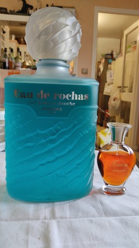 Rochas facon géant factice - rochas,