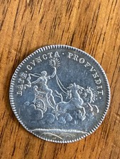 Jeton ar LOUIS XV vers 1715 n.d Versailles belle fraîcheur frappe varia buste NR