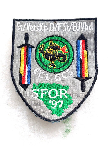 Insigne tissu militaire - un,