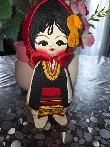 Poupée folklorique bulgare