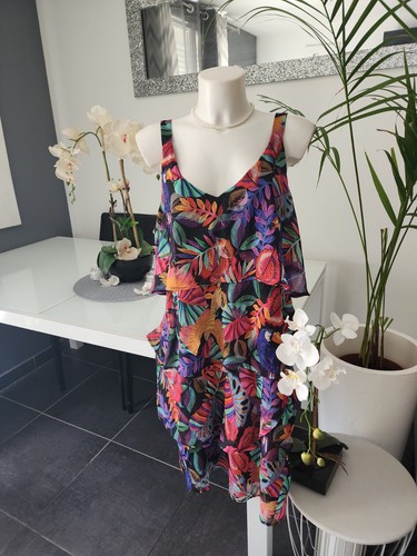 Une robe multicolore - taille, 46