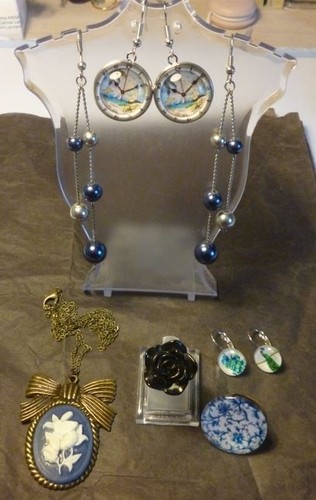 Lot bijoux fantaisies - de,